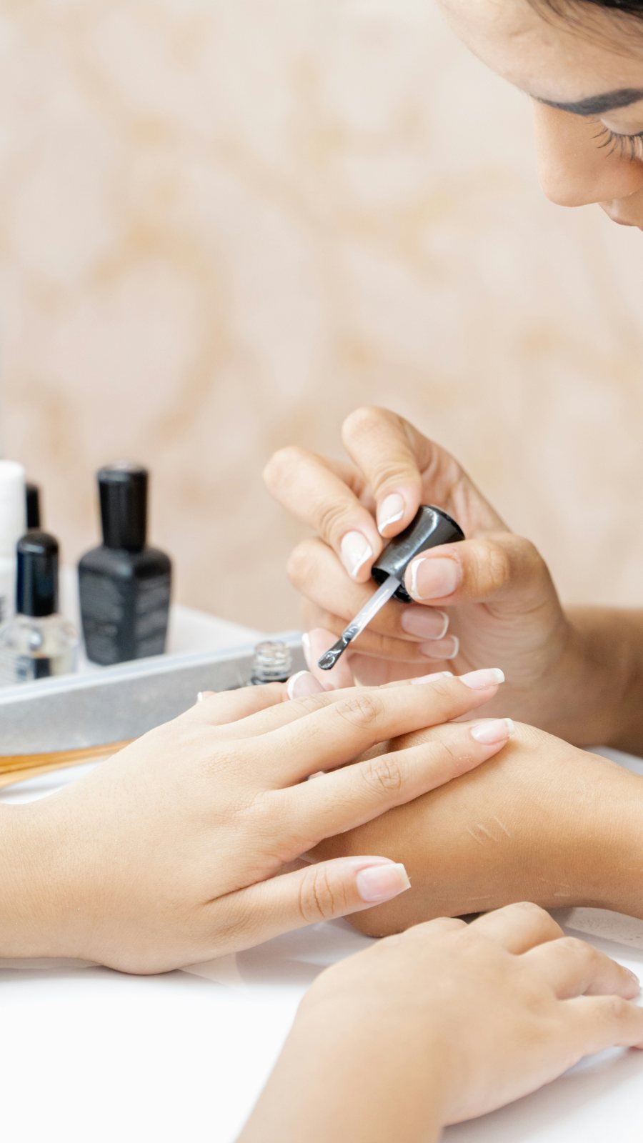 Manucure, pédicure et cils